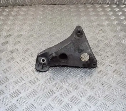 BMW 5 E60 E61 Engine mounting bracket 6777053
