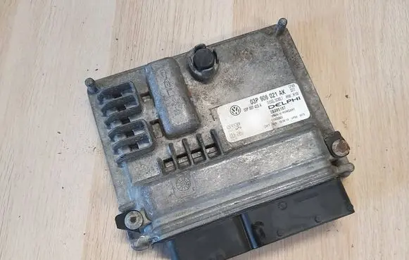 Volkswagen Polo V 6R Engine control unit/module 03P906021AK