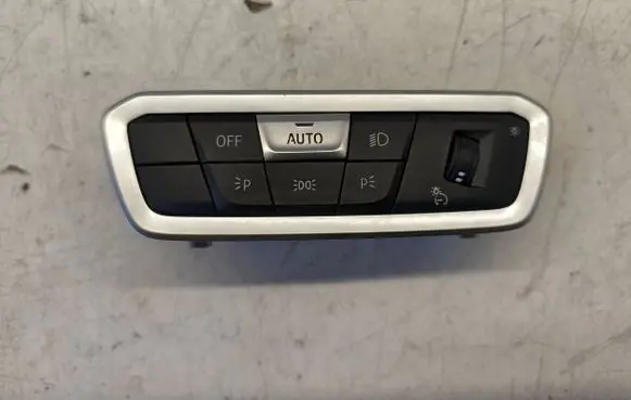 BMW X5 G05 Light switch E11819910B 61315A16R011