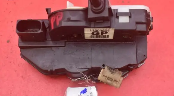 Opel Insignia A Front door lock 13503802GP