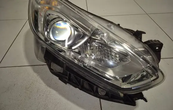 Ford S-MAX Headlight/headlamp EM2B13W029AF