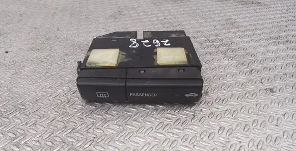 Toyota Avensis T250 Windscreen/window heater switch 8479005130C