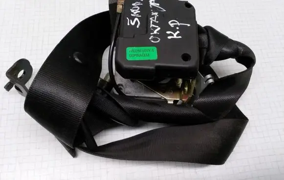 Skoda Octavia Mk1 (1U) Front seatbelt 30001507 00064577 65330M