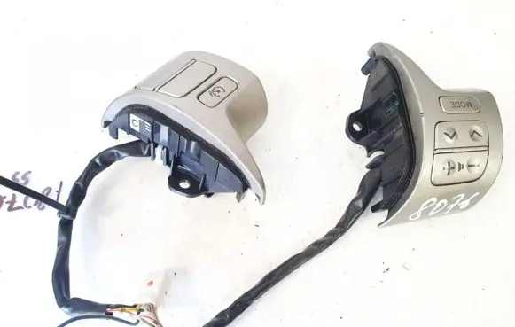 Toyota Auris 150 Steering wheel buttons/switches 