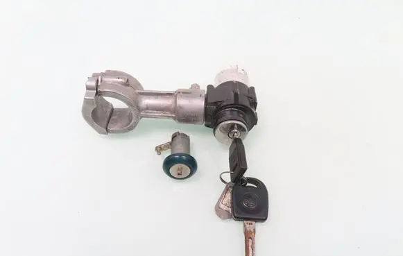 Skoda Felicia II Ignition lock 441022221176