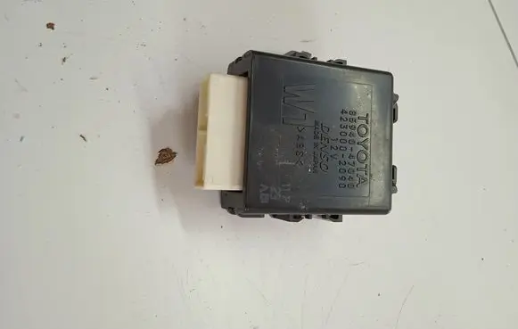 Toyota Prius+ (ZVW40) Window wiper relay 8594047040