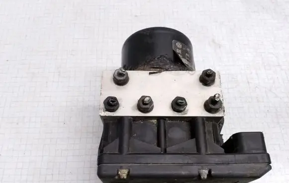 Volkswagen Golf IV ABS Pump 1J0907379P 10094903313 1J0614117D
