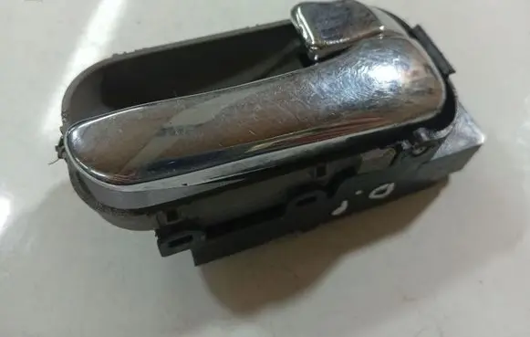 Nissan Almera Tino Front door interior handle 