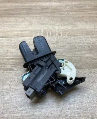Audi A4 S4 B7 8E 8H Tailgate/trunk/boot lock/catch/latch 4F5827505D