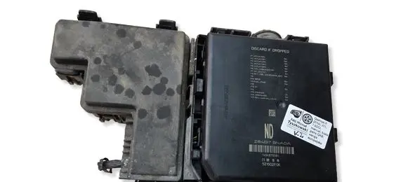 Nissan Qashqai Fuse module 284B75NA0A 2016JJ11