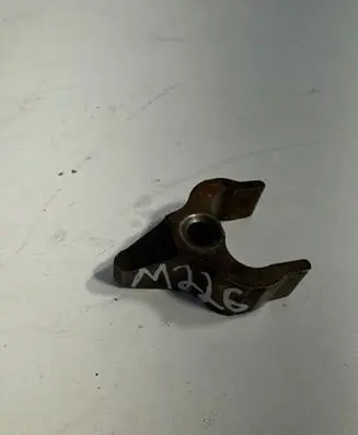 Mini Cooper Countryman R60 Fuel Injector clamp holder 