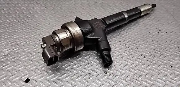 Opel Meriva B Fuel injector 55567729 11P23754