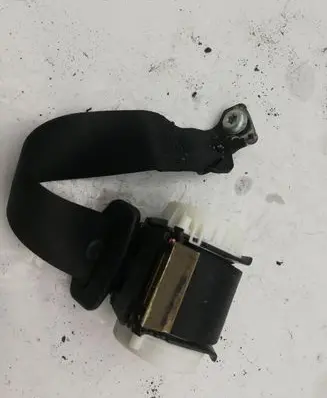 BMW 5 E60 E61 Middle seatbelt (rear) 33005895