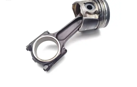 Volvo V50 Piston with connecting rod D4204T