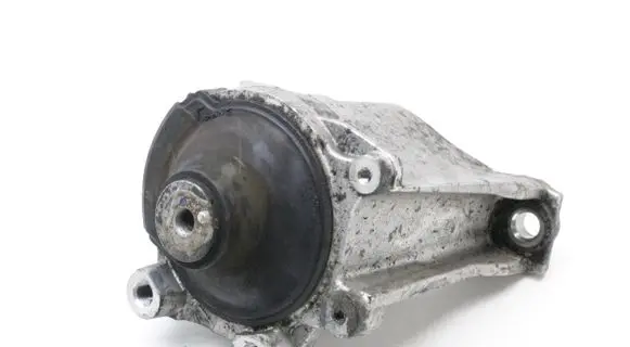 Honda CR-V Engine mount bracket