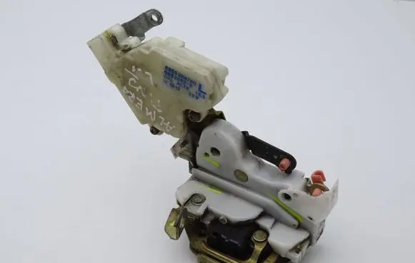 Nissan Almera Tino Rear door lock 82553BM760