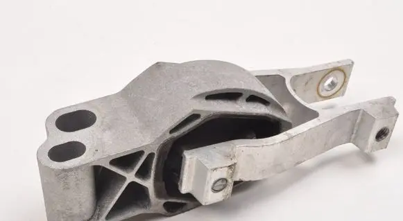 Volvo XC40 Engine mounting bracket 32137250
