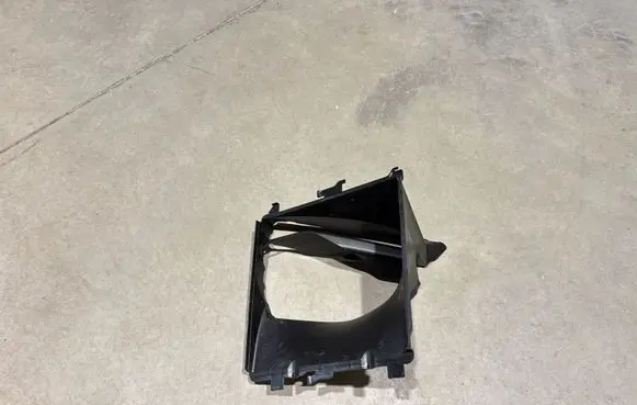 Porsche Macan (95B) Intercooler air channel guide 95B117335N