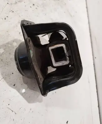Peugeot 3008 I Engine mount bracket 9682026780