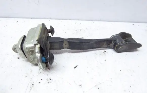 Skoda Octavia Mk2 (1Z) Rear door check strap stopper