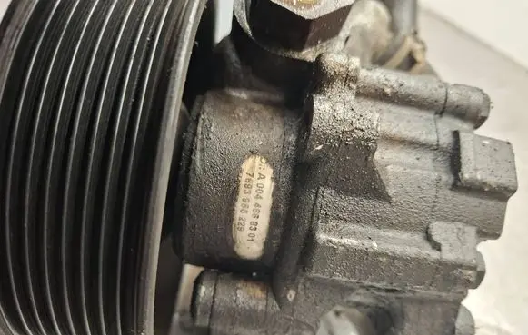 Mercedes-Benz C W203 Power steering pump a0044668301