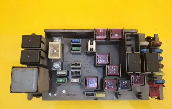 Subaru Impreza III Fuse box set MB100200B 82241F0050