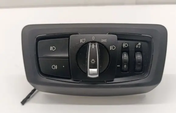 BMW 2 F46 Light switch 9311729
