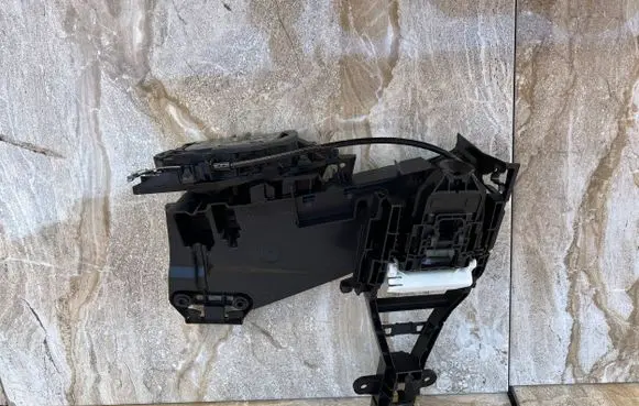 Volvo C40 Front door lock 31440998 30747094 30747097