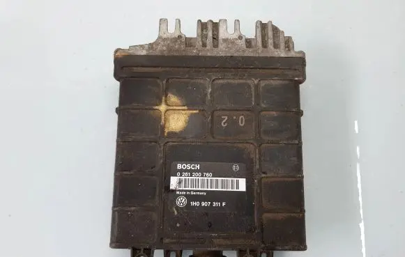 Volkswagen Golf III Engine control unit/module 1H0907311F 0261200760