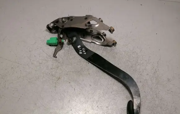 Toyota Avensis T270 Brake pedal
