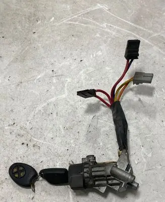 Peugeot 406 Ignition lock 447021