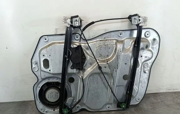 Volkswagen Touran I Front door window regulator with motor