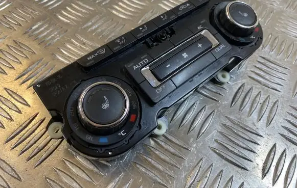 Skoda Octavia Mk2 (1Z) Climate control unit 3T0907044BL 5HB00974975 SW0506