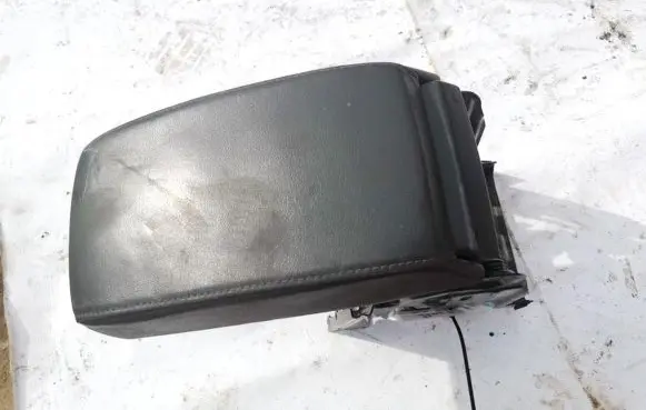 Skoda Octavia Mk2 (1Z) Armrest