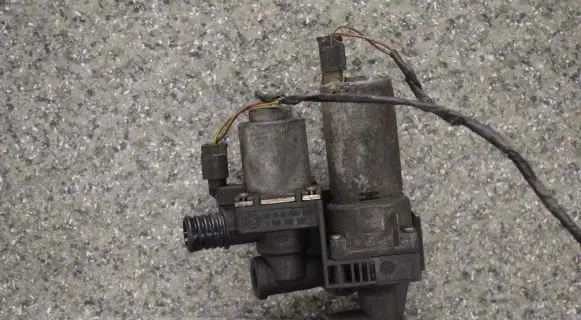 BMW 3 E46 Coolant heater control valve 64118369807 1147412149