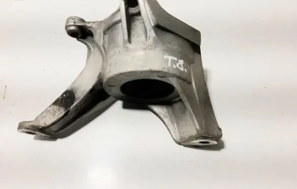 Honda Civic Engine mount bracket