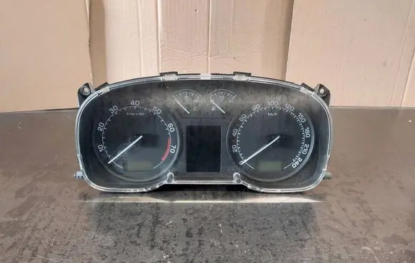 Speedometer (instrument cluster)