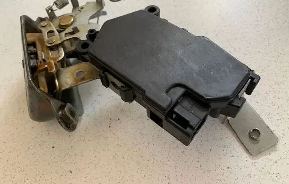 Subaru Outback Loading door lock 