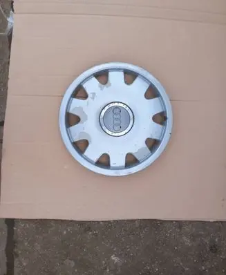 Audi A6 S6 C5 4B R15 wheel hub/cap/trim 8z0601147a