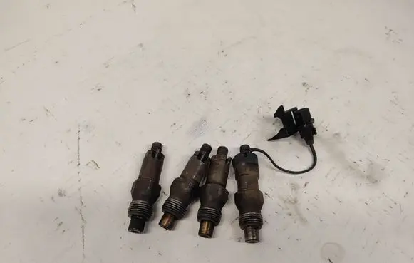 Volvo S40, V40 Fuel injectors set LCR6735401D LDC009R01A