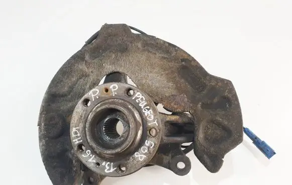 Front wheel hub spindle knuckle