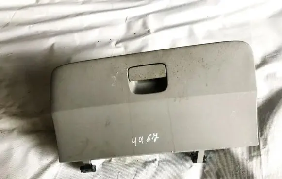 Honda Insight Glove box