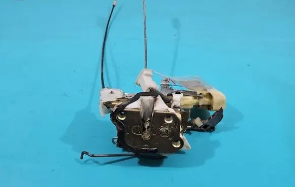 Toyota Yaris Front door lock IMPRK1382575