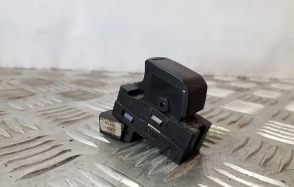 Suzuki Grand Vitara II Electric window control switch