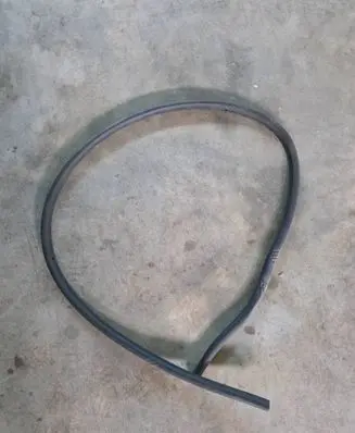 BMW 2 F44 Rubber seal front door (on door) 7387590