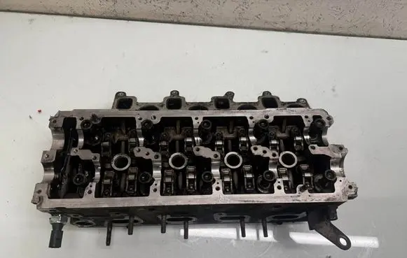 Volkswagen PASSAT B7 Engine head 03L103373J