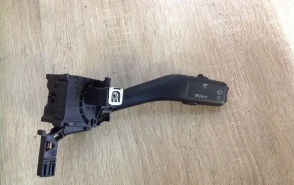 Volkswagen Golf V Wiper control stalk 1K0953519A