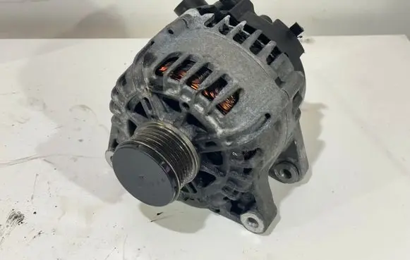 Peugeot 308 Generator/alternator 9826573480