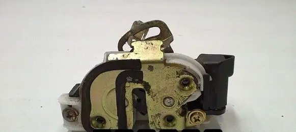 Mitsubishi Lancer X Front door lock 