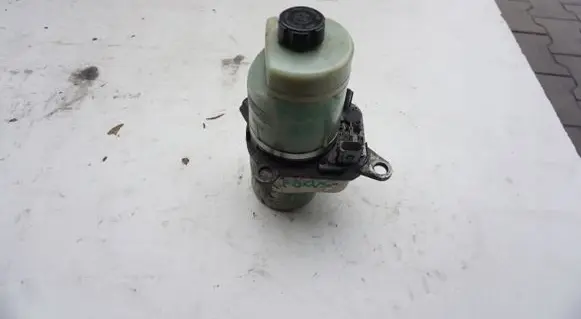 Ford Focus Power steering pump 4M513K514BD